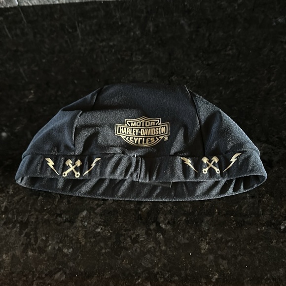 Harley Davidson skull cap, never worn, one size. - Picture 2 of 2